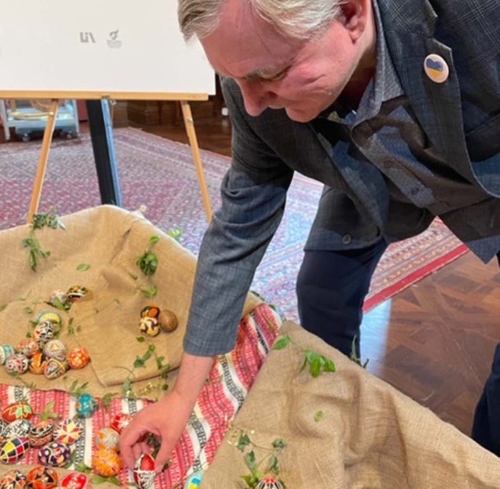 Miroslav Konvalina, president of the European National Institutes for Culture (EUNIC) New York, placing a pysanka in the installation
